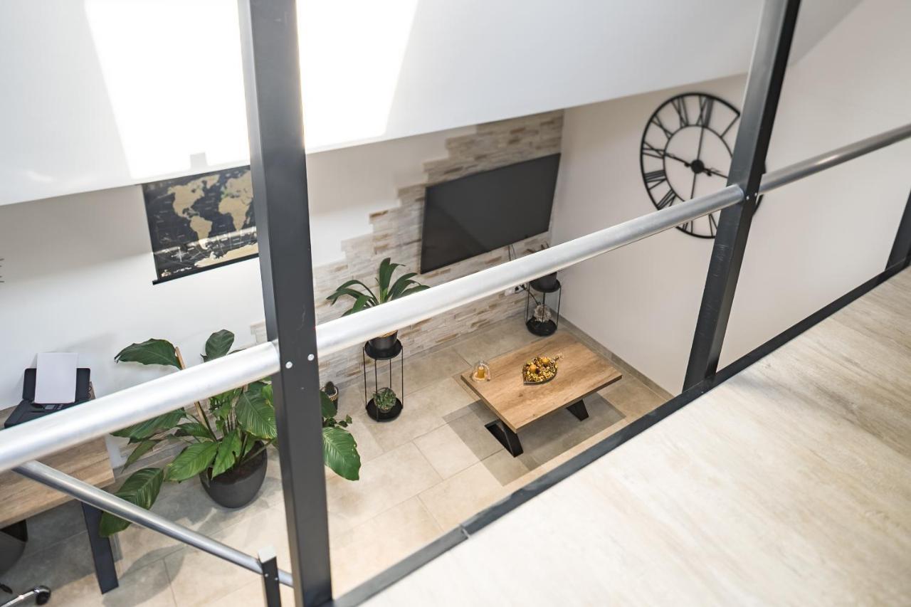 Loft Avec Jardin Et Parking Prive Apartment Троа Екстериор снимка